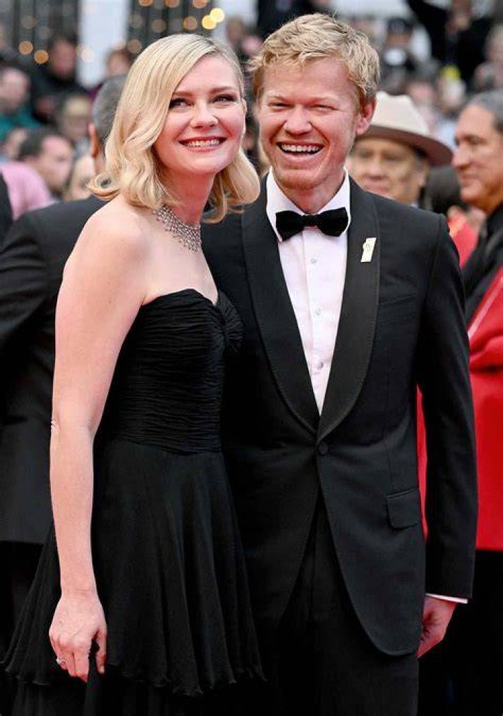 Photo kirsten dunst jesse plemons lunch with his parent 04 Photo